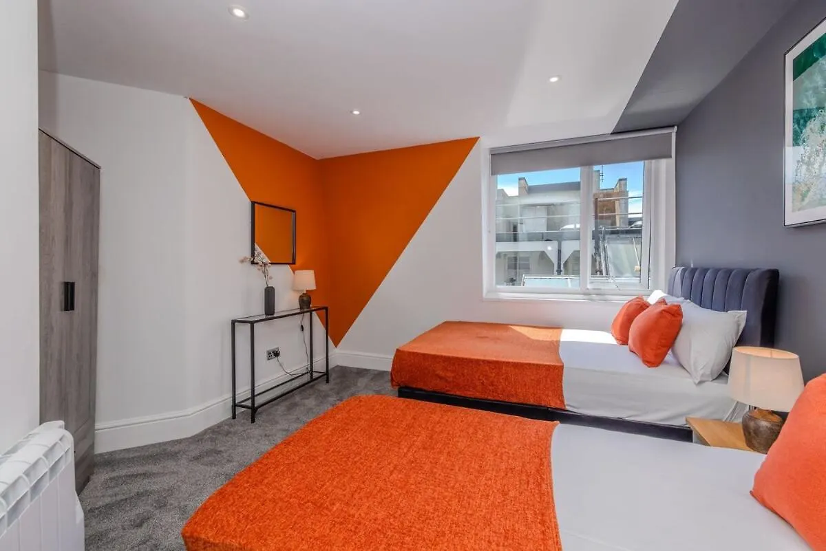 Amazing 3 Bedroom Flat Next To Brighton Beach