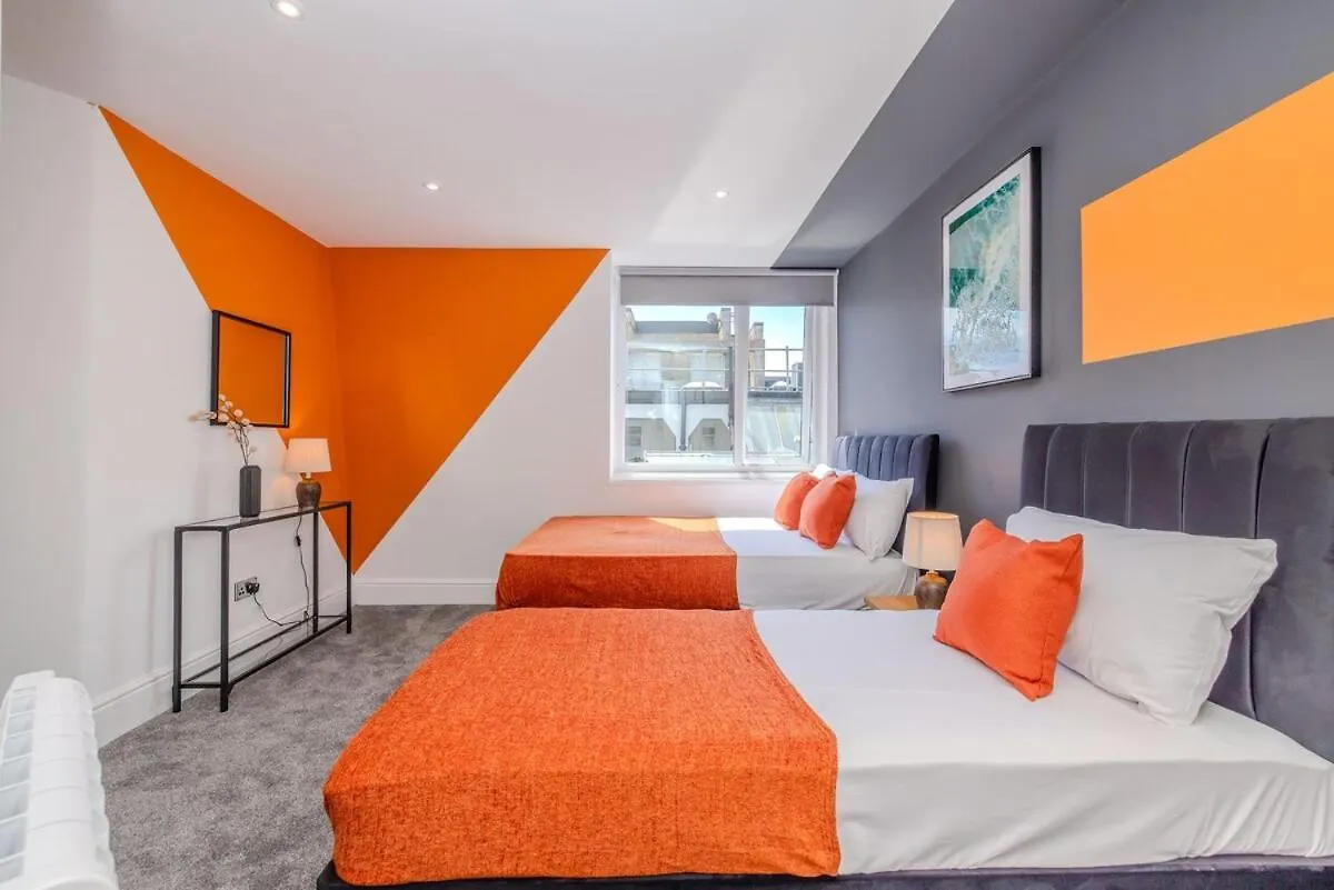 Amazing 3 Bedroom Flat Next To Brighton Beach 0*,
