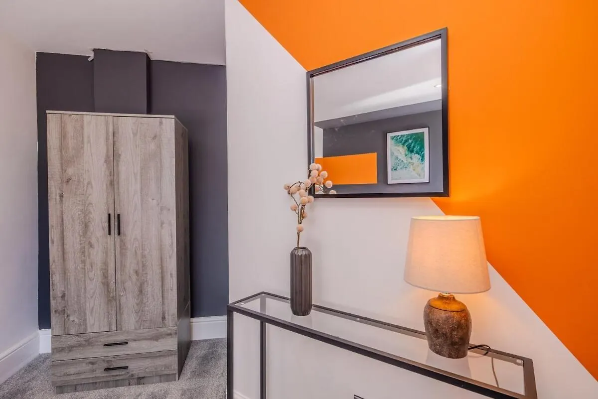 Amazing 3 Bedroom Flat Next To Brighton Beach 0*,