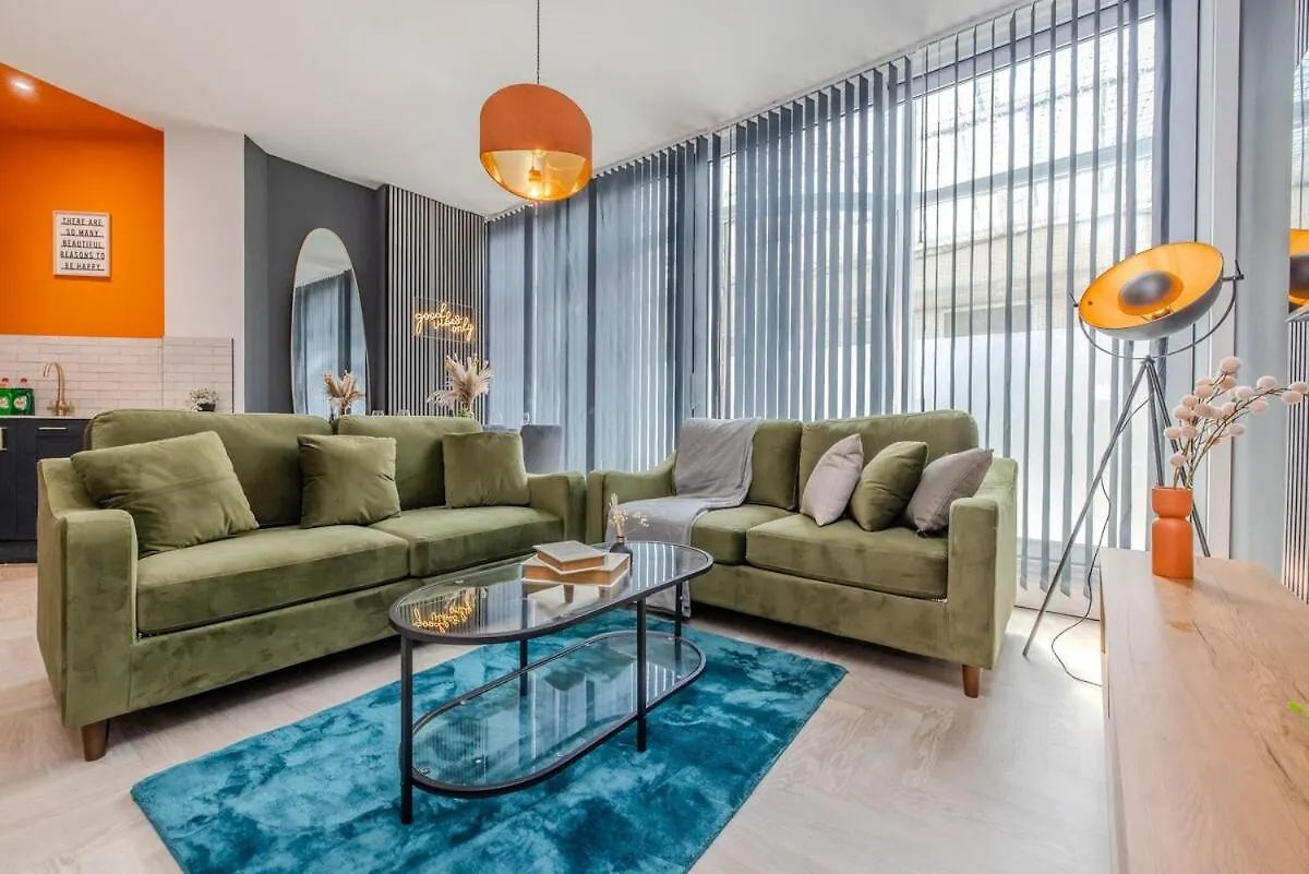 Amazing 3 Bedroom Flat Next To Brighton Beach 0*,