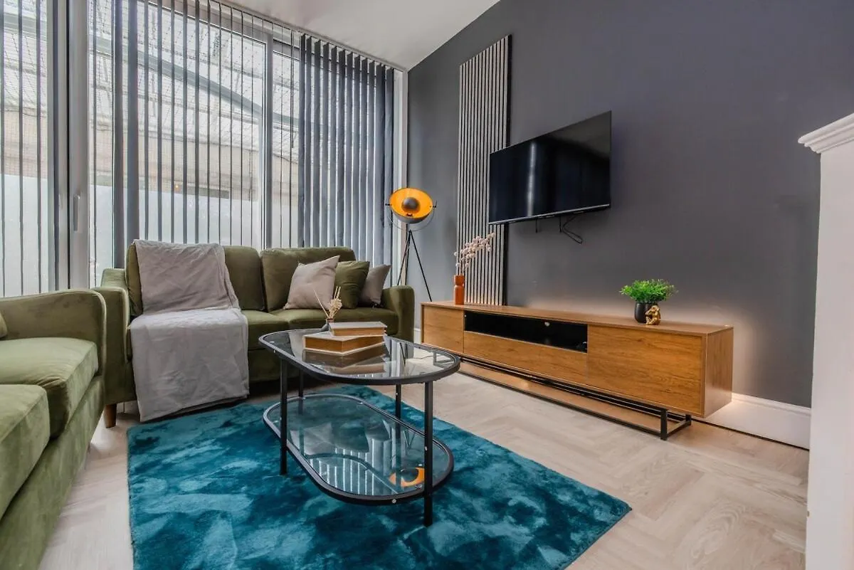 Amazing 3 Bedroom Flat Next To Brighton Beach