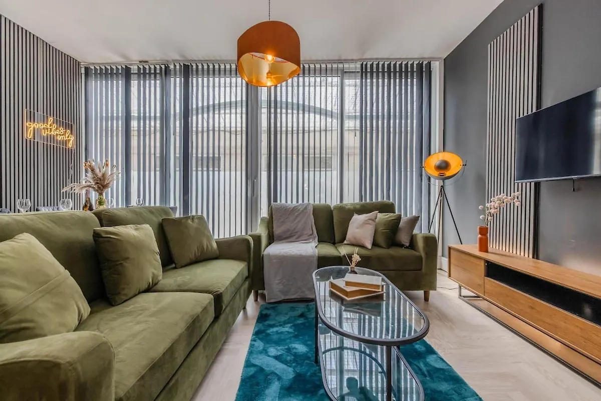 Amazing 3 Bedroom Flat Next To Brighton Beach 0*,